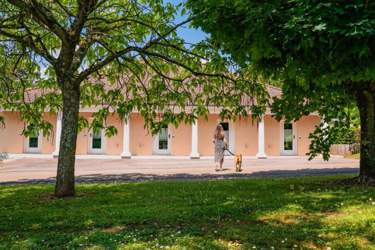 Kyriad Санс Екстериор снимка